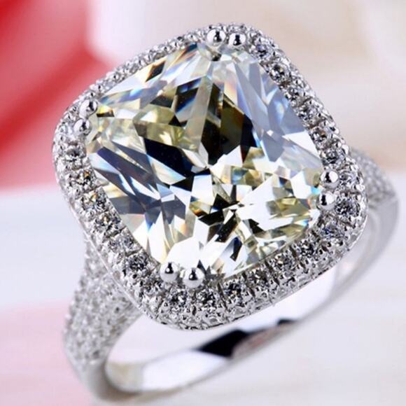 NEW💍PLATINUM DIAMOND CUSHION HALO DOME RING, CUTE RING, SHINY RING. - Picture 4 of 8